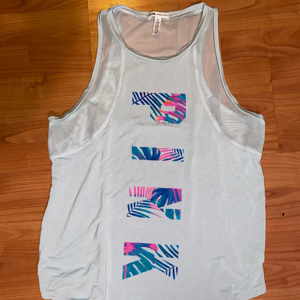 Vs pink tank